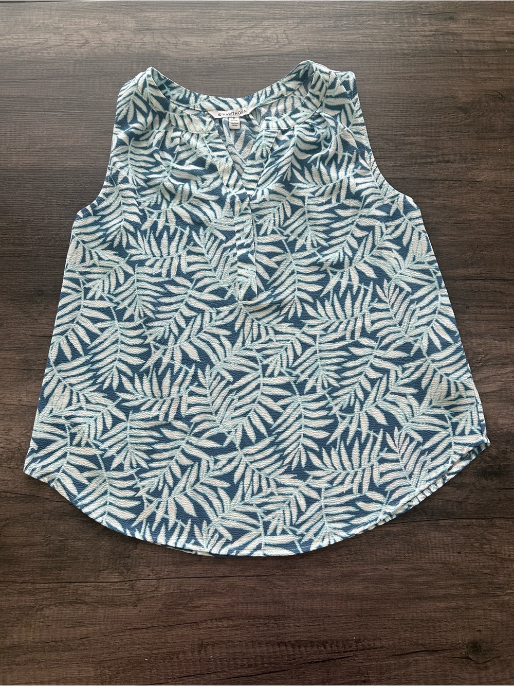 41 Hawthorn Blue and White Leaf-Print Sleeveless Camisole